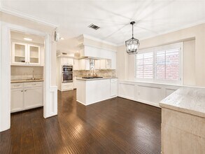 Building Photo - 20610 Laurel Lock Dr