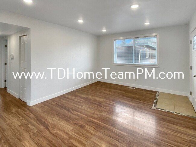 Building Photo - Charming 3-Bed Home with Granite Counterto...