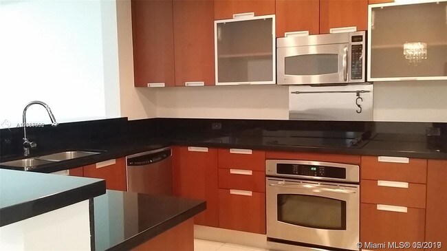 Building Photo - THE LEXI