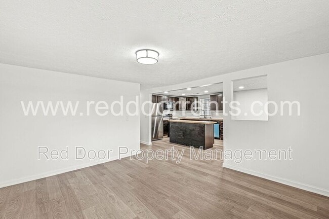 Foto del edificio - 1037 W 30th St
