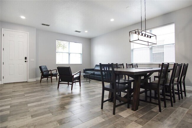 Building Photo - 1642 Pine Ridge Dr
