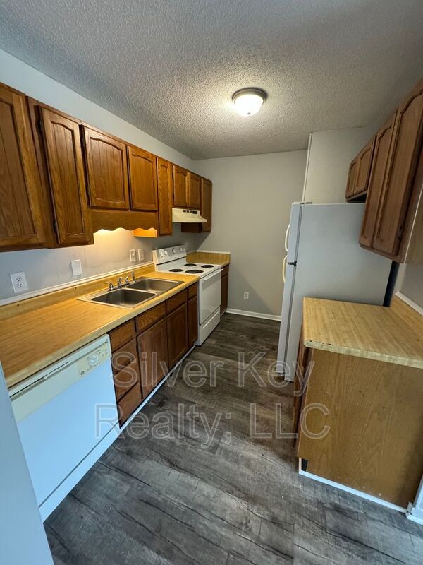 Building Photo - 311 Sunset Dr