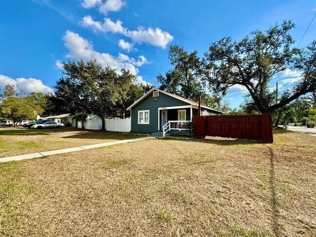 Foto del edificio - 1601 E Maple Ave