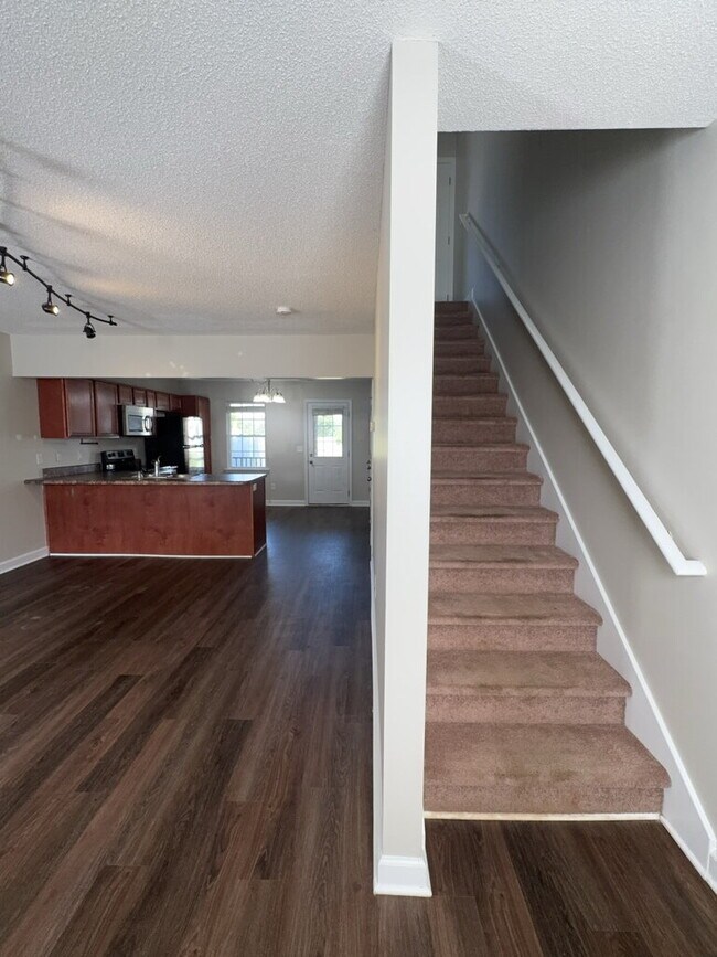 Foto del edificio - Nice 2 Bedroom, 2.5 Bath Townhouse in Hubert - 309 Burley Dr. #2