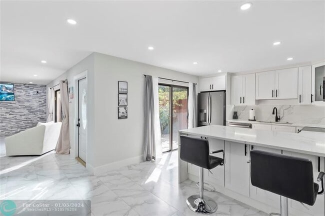 Building Photo - 3428 San Bernadino Dr