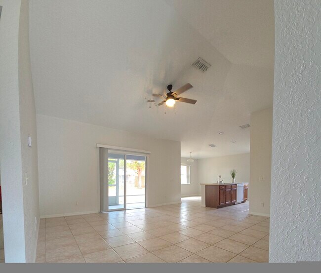 Foto del edificio - 1061 SW Charcoal Ave