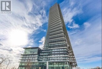 Building Photo - 448 Burnhamthorpe Rd W