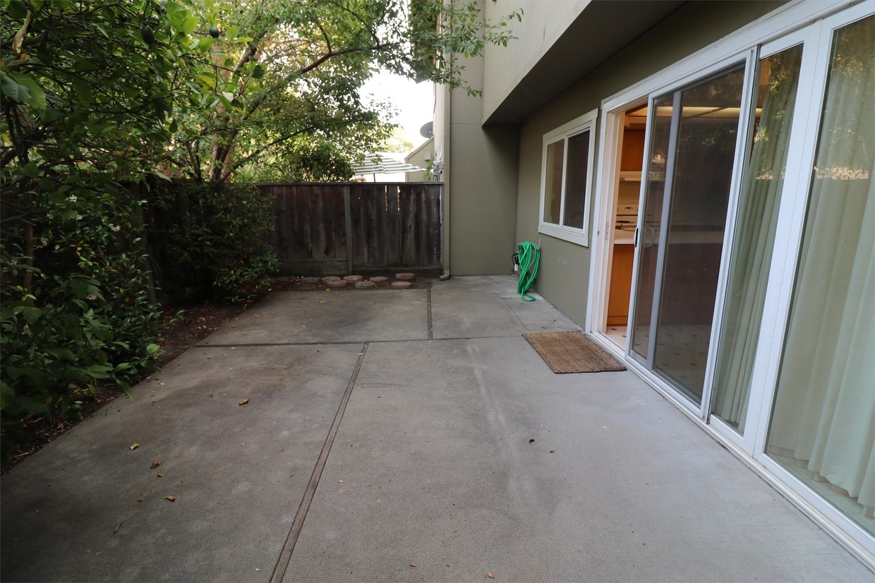 Primary Photo - 19307 Creekside Cir