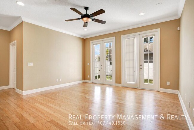Building Photo - 3 BR / 3 BA with Office Townhouse In Winte...