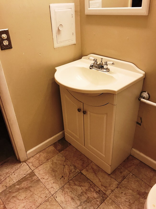 Foto del edificio - 227-231 Randel Ave