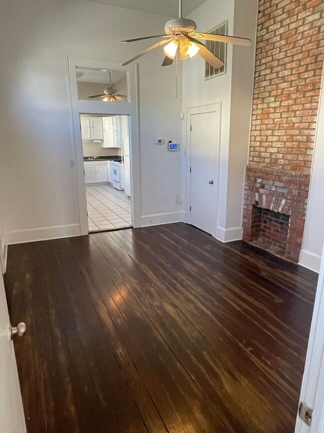 Foto del edificio - 1BD/1BA Shotgun w/ In Unit Washer and Dryer