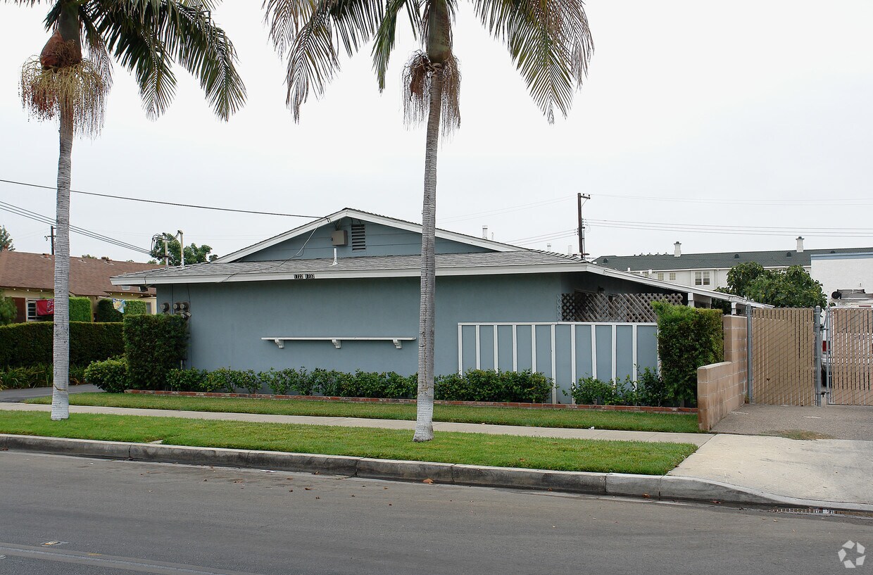 Building Photo - 1722-1732 E Palmyra Ave