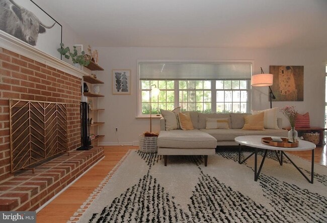 Building Photo - 154 Tennis Ave