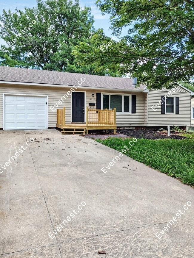 Building Photo - 13617 Craig Ave