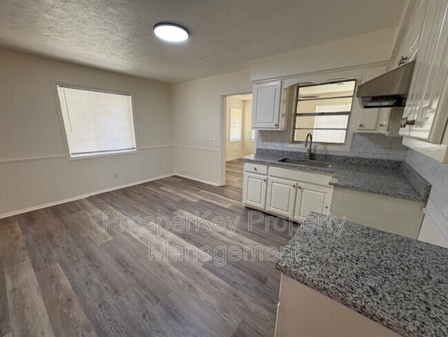 Building Photo - 746 Andrea Dr