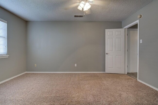 Building Photo - Pre-leasing this Beautiful 3/2/2 Home! Available JULY 1st