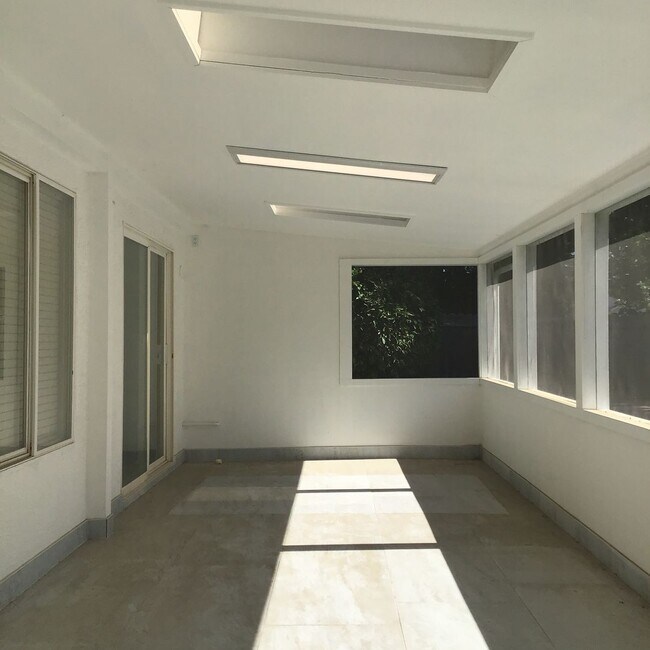 Foto del edificio - 4 Bedroom 2 Bath Home in Yuba City