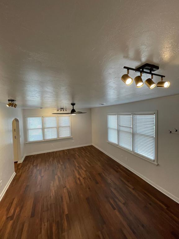 Foto del edificio - 2515 N Harvey Ave