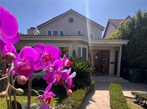 Building Photo - 458 S Clark Dr