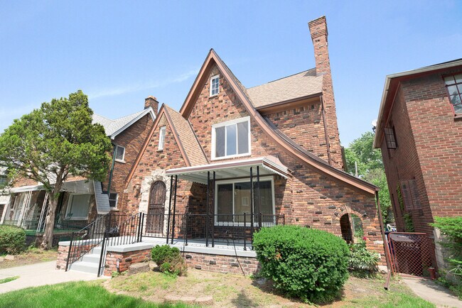 Building Photo - 17512 Roselawn St