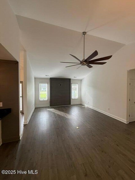 Foto del edificio - 714 San Juan Rd