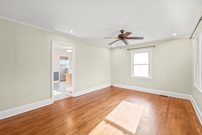 Building Photo - Beautiful Brick Ranch in Oakhurst!