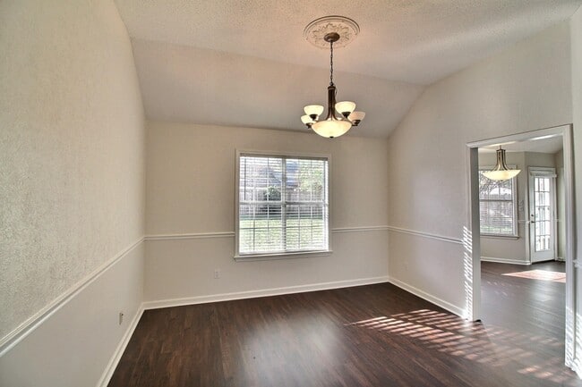 Foto del edificio - 1479 Wolf Ridge Dr