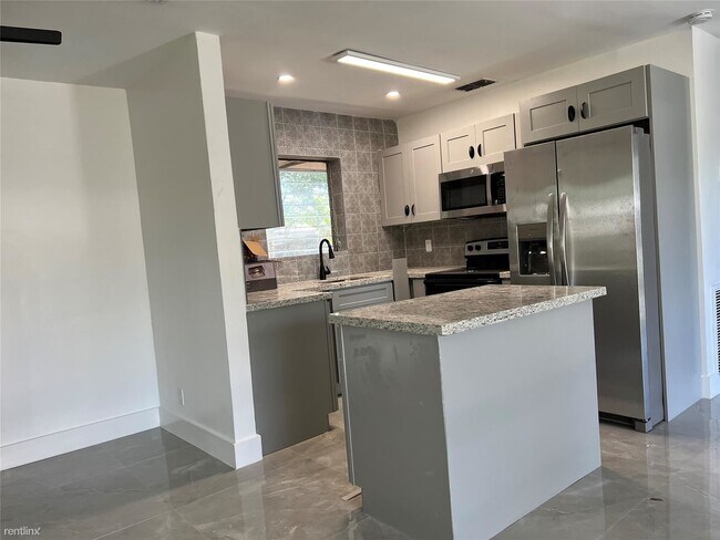 Foto del edificio - 3 br, 2 bath House - 3225 Cleveland St