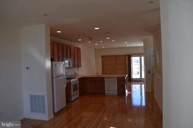 Building Photo - 72 Chelsea Ct