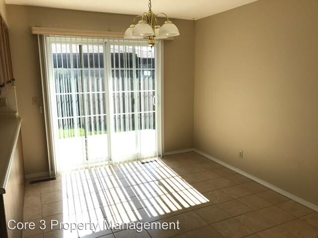 Building Photo - 313 Fairway Dr