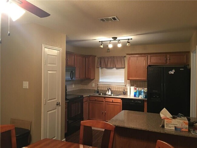 Building Photo - 645 Fossil Wood Dr