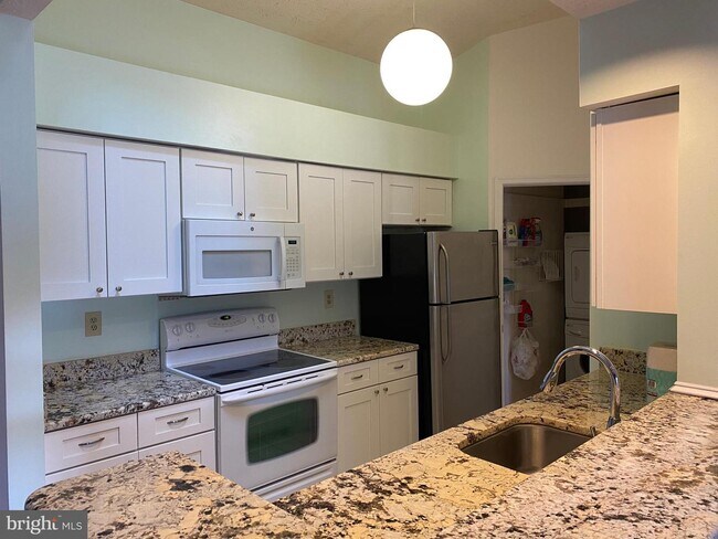 Foto del edificio - 7702 Lafayette Forest Dr