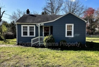 Building Photo - 316 Elmwood Dr
