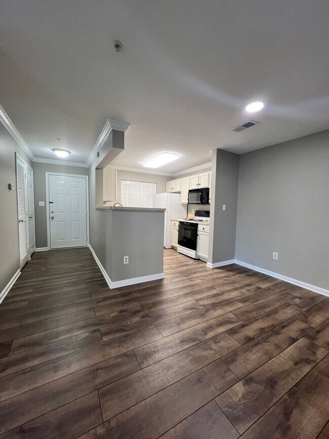 Building Photo - This 2-bedroom, 2-bathroom gem offers the ...