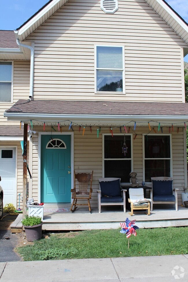 Building Photo - 185 Caywood Ct