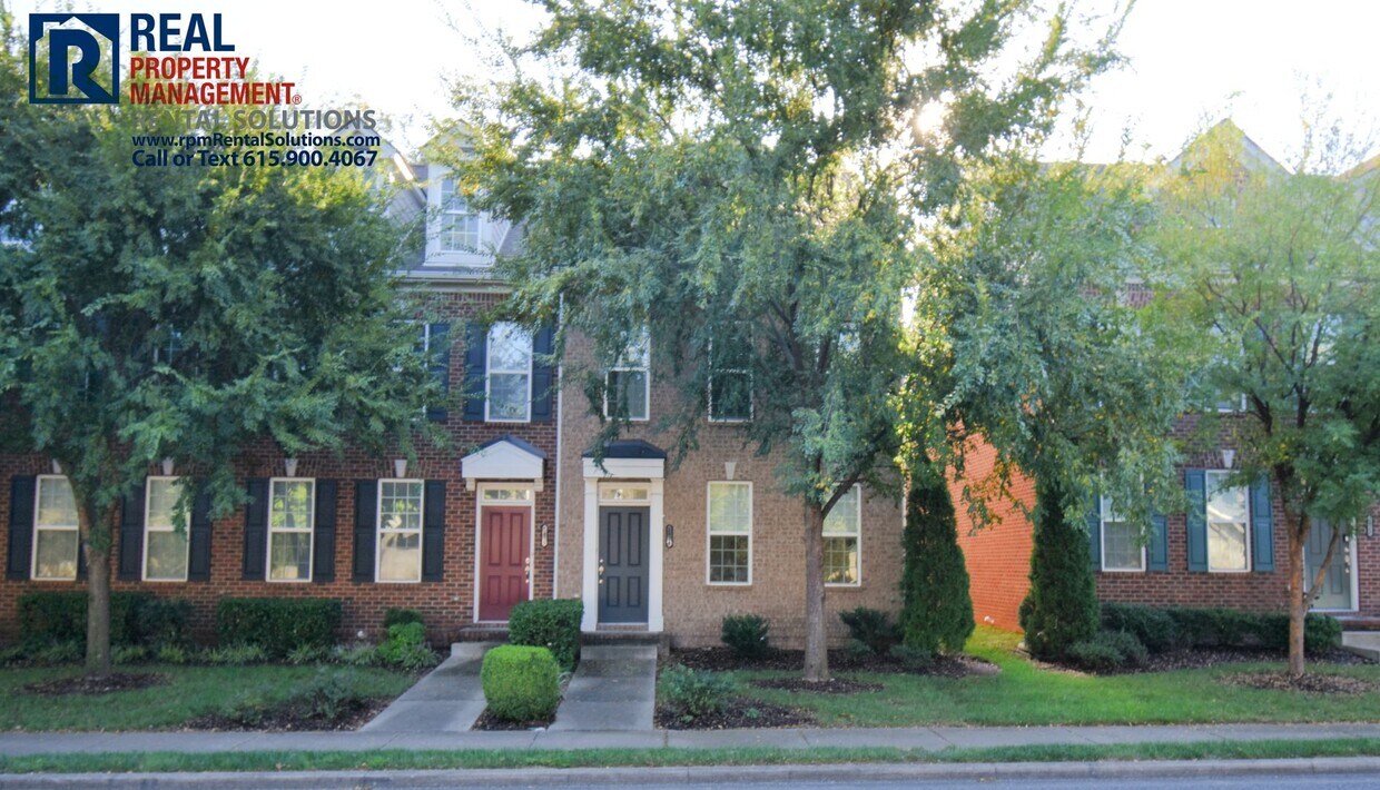 Foto principal - Gorgeous luxury 2BD/2.5BA M'boro townhome ...