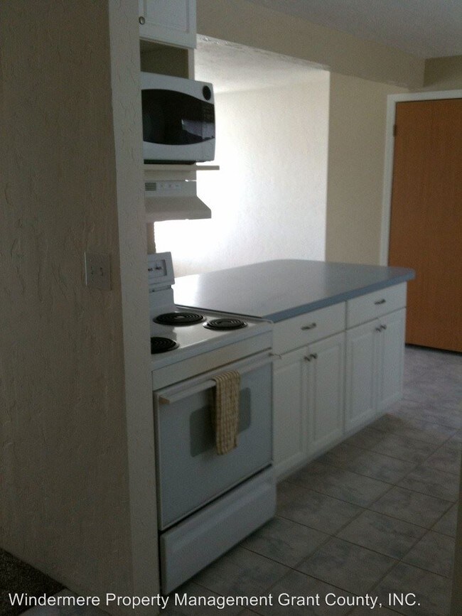 Foto del edificio - 1119 W Lakeside Dr