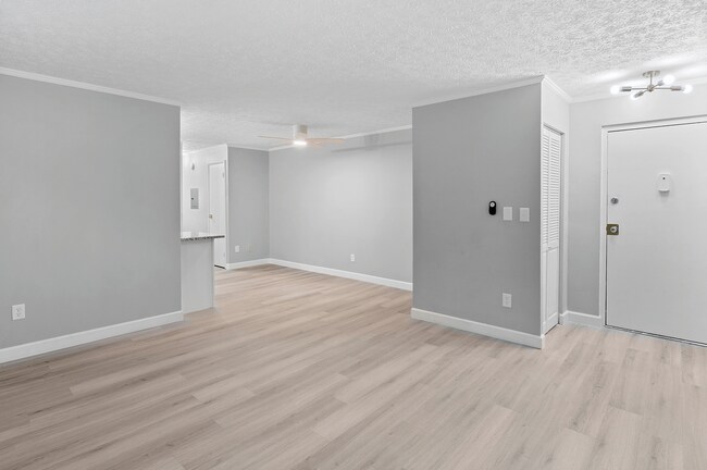 Plano de planta espacioso - The Courtyard of Oakley