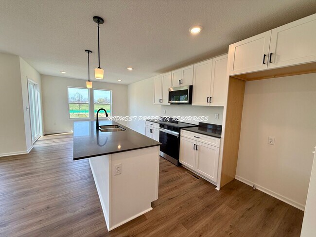 Foto del edificio - Brand-New 4 Bedroom Open w/Concept Living – Lee’s Summit Schools