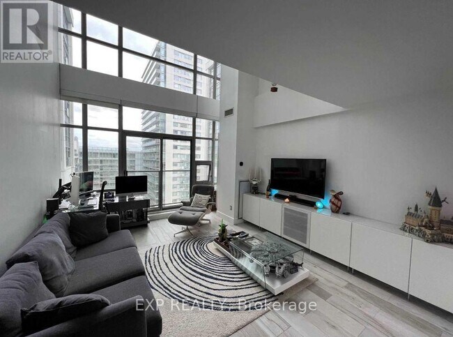 Photo du bâtiment - 637 Lake Shore Blvd W