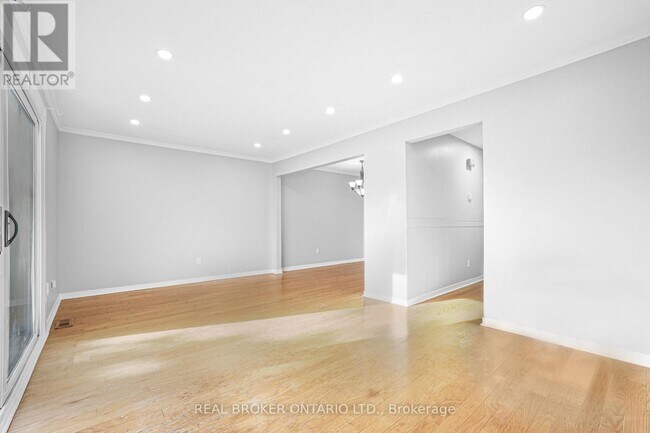 Building Photo - 890 Cahill Dr W