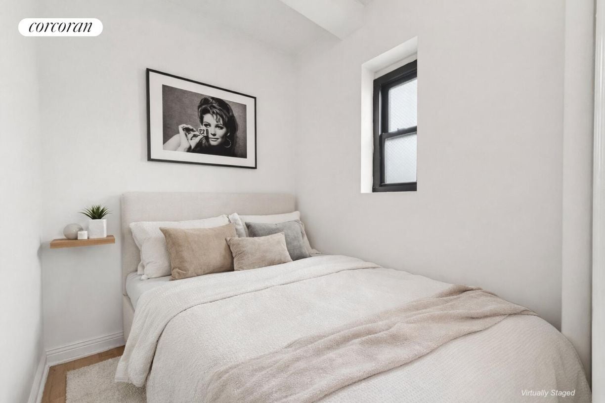 Building Photo - 200 W 16th St