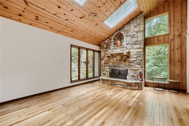 Building Photo - 570 Idlewood Dr NW