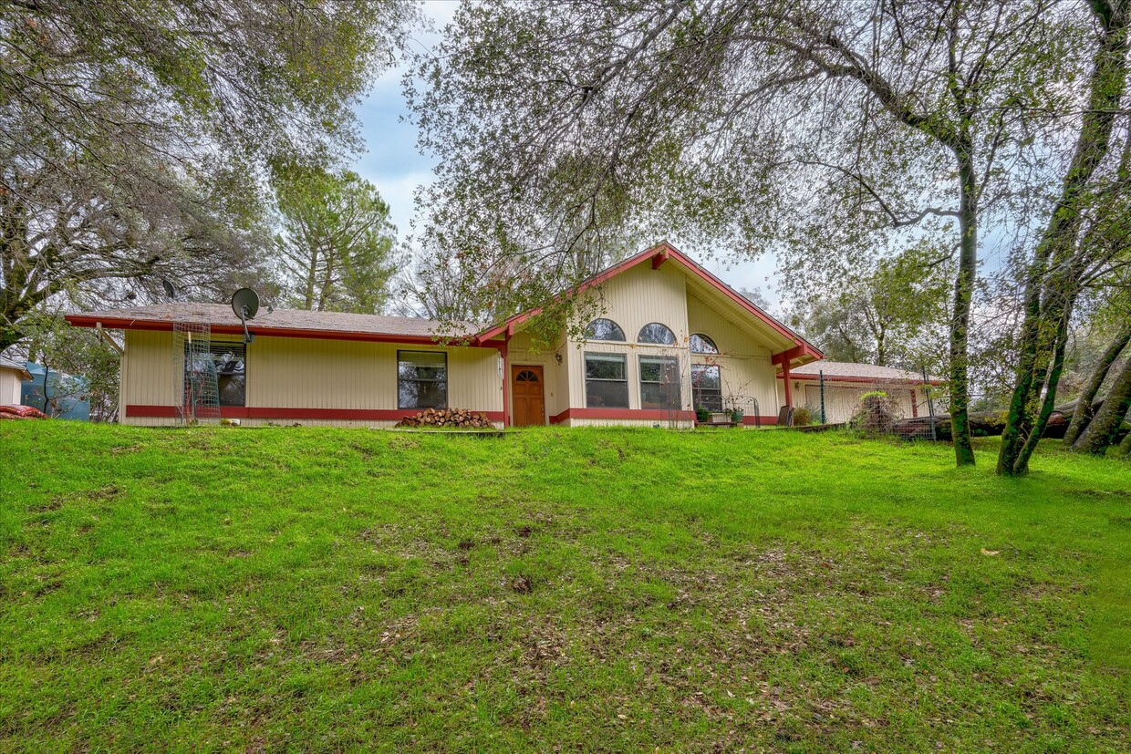 Primary Photo - 38711 Golden Ball Dr