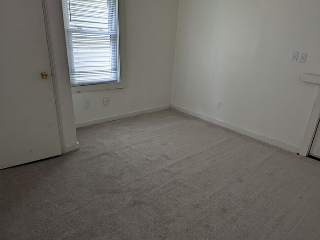 Building Photo - 721 Roselane St