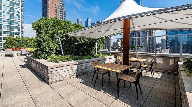 Foto del edificio - 455 W 37th St