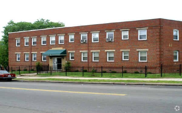 The Apartments at 116 44th St - 116 44th St NE