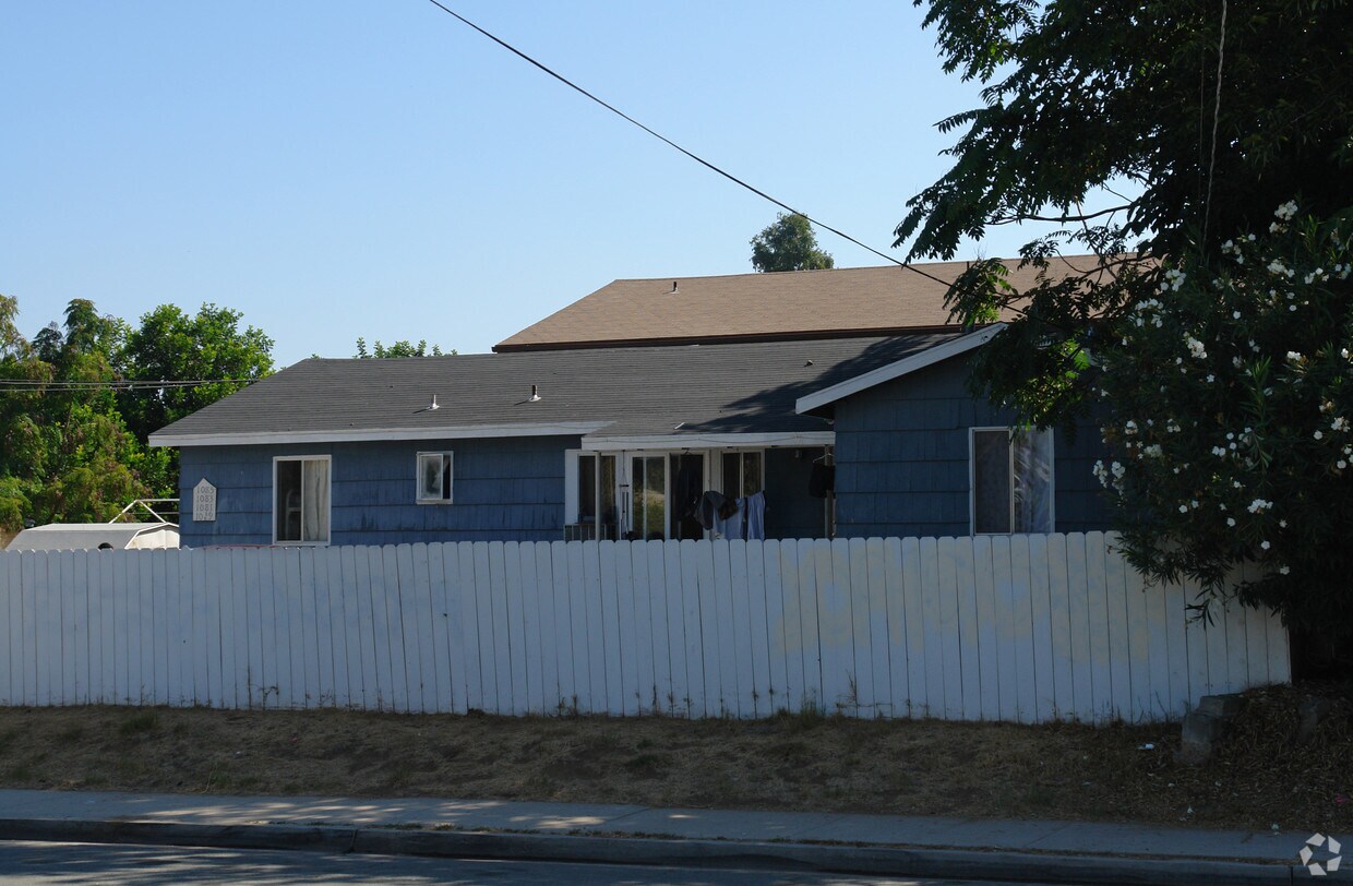 Foto del edificio - 1079 S Sunshine Ave
