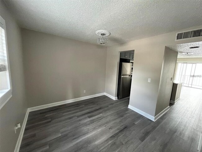 Foto del edificio - 705 Russell Ln