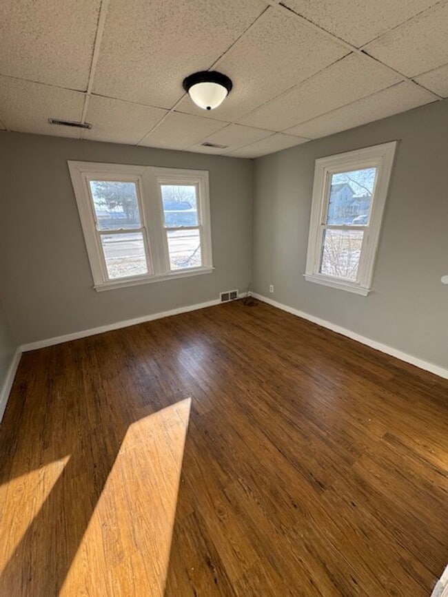 Building Photo - 608 State St